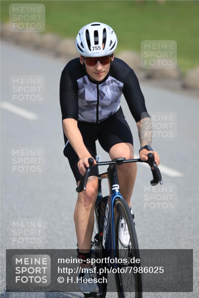 21.06.2025 - 27. Vierlanden-Triathlon H.Heesch http://msf.ph/oto/7986025 15.06.2025 11:33:09 Radfahren 173, 755, 757, 914, 950 meine-sportfotos.de