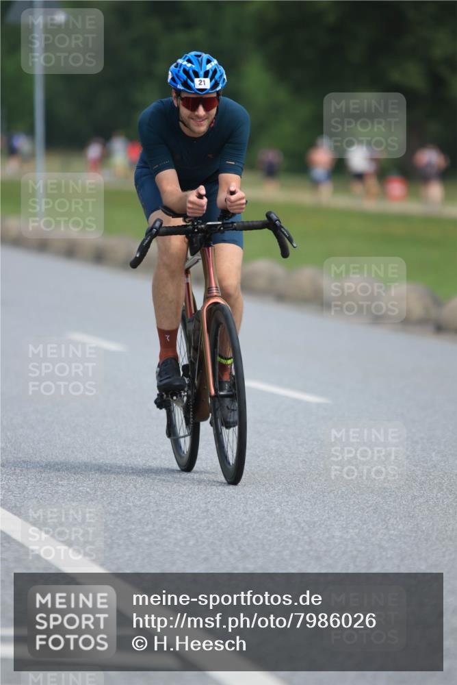 15.06.2025 - 27. Vierlanden-Triathlon H.Heesch http://msf.ph/oto/7986026 15.06.2025 11:06:46 Radfahren 21, 214, 226, 227, 593, 691 meine-sportfotos.de