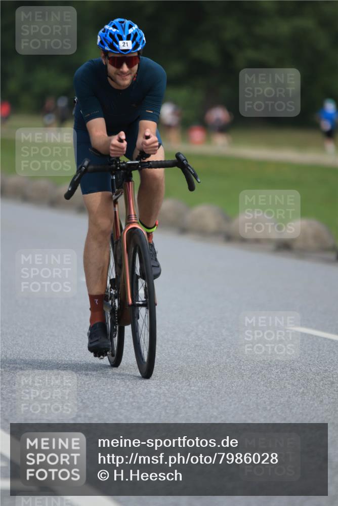 15.06.2025 - 27. Vierlanden-Triathlon H.Heesch http://msf.ph/oto/7986028 15.06.2025 11:06:46 Radfahren 21, 214, 226, 227, 593, 691 meine-sportfotos.de