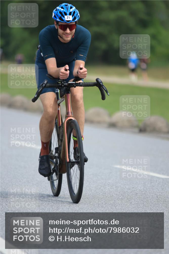 15.06.2025 - 27. Vierlanden-Triathlon H.Heesch http://msf.ph/oto/7986032 15.06.2025 11:06:46 Radfahren 21, 214, 226, 227, 593, 691 meine-sportfotos.de