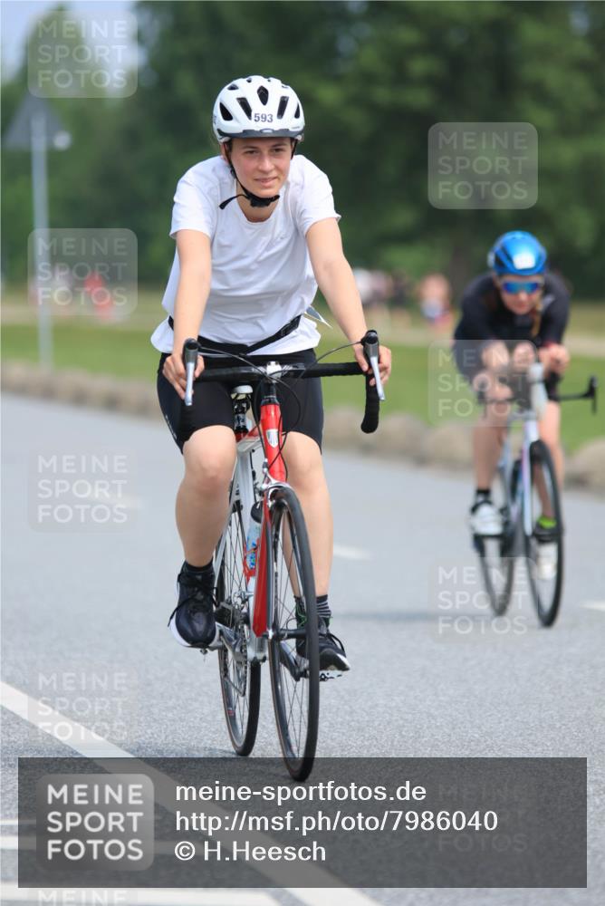 15.06.2025 - 27. Vierlanden-Triathlon H.Heesch http://msf.ph/oto/7986040 15.06.2025 11:06:50 Radfahren 21, 214, 226, 227, 593, 691 meine-sportfotos.de