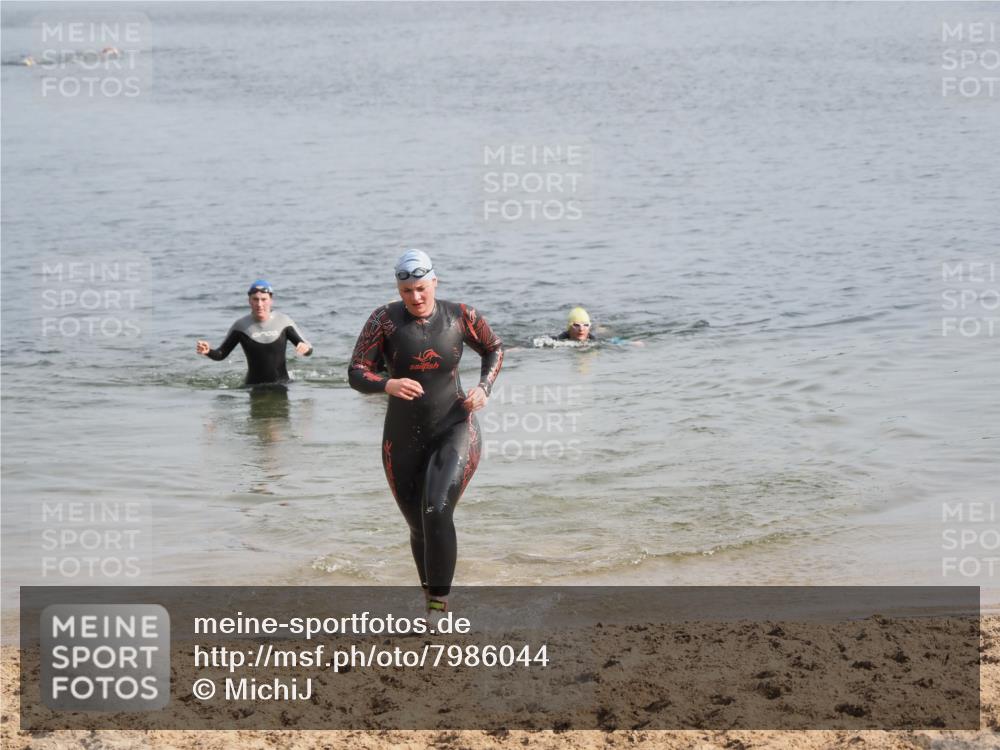 21.06.2025 - 27. Vierlanden-Triathlon MichiJ http://msf.ph/oto/7986044 15.06.2026 09:11:50 Schwimmen 245 meine-sportfotos.de