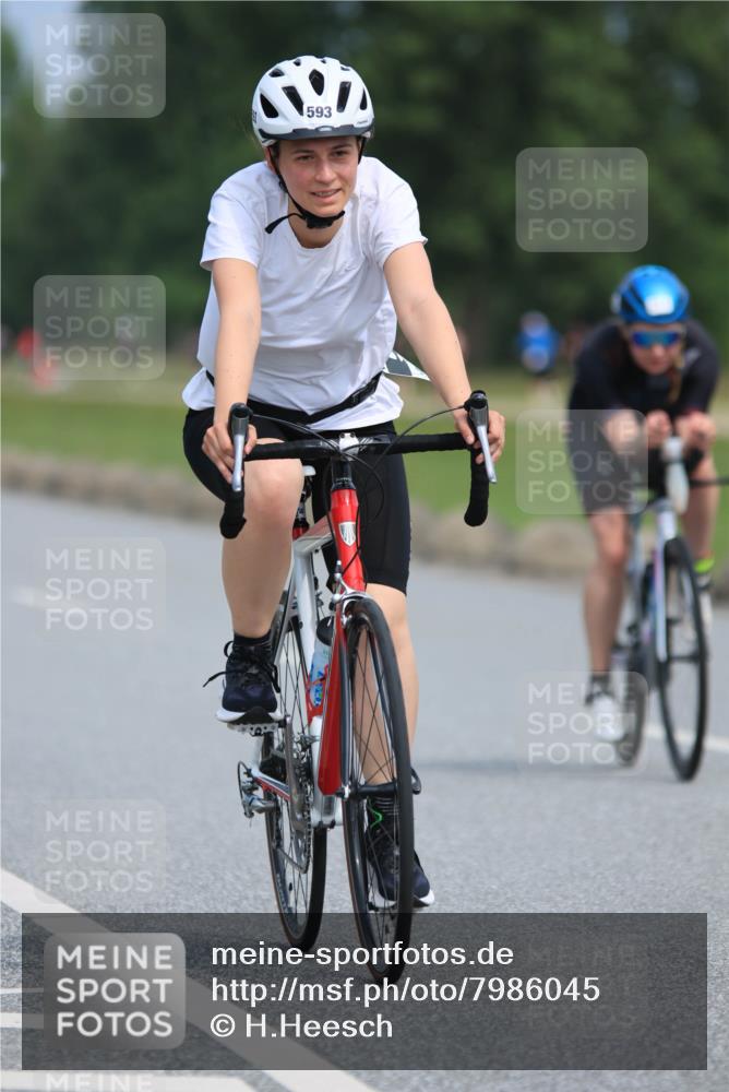 15.06.2025 - 27. Vierlanden-Triathlon H.Heesch http://msf.ph/oto/7986045 15.06.2025 11:06:50 Radfahren 21, 214, 226, 227, 593, 691 meine-sportfotos.de