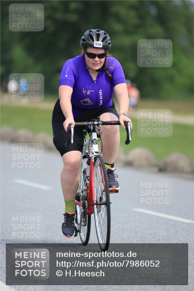 15.06.2025 - 27. Vierlanden-Triathlon H.Heesch http://msf.ph/oto/7986052 15.06.2025 11:07:00 Radfahren 549, 642 meine-sportfotos.de