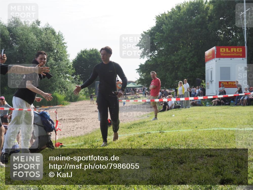 15.06.2025 - 27. Vierlanden-Triathlon KatJ http://msf.ph/oto/7986055 15.06.2025 09:00:46 Schwimmen 58 meine-sportfotos.de