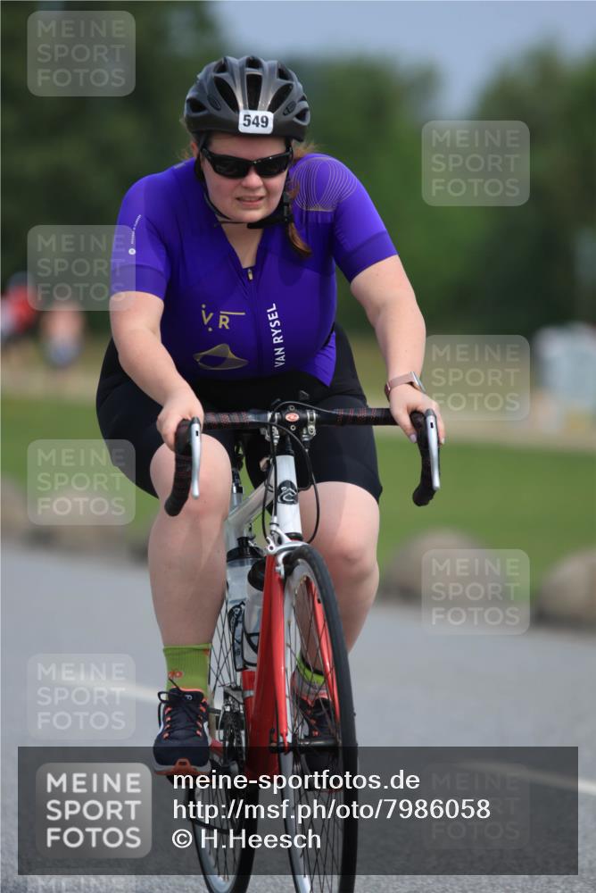 15.06.2025 - 27. Vierlanden-Triathlon H.Heesch http://msf.ph/oto/7986058 15.06.2025 11:07:01 Radfahren 549, 642 meine-sportfotos.de