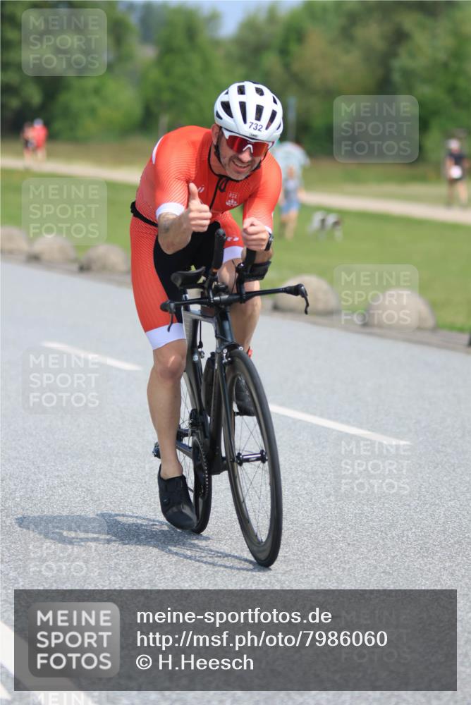 21.06.2025 - 27. Vierlanden-Triathlon H.Heesch http://msf.ph/oto/7986060 15.06.2025 11:33:25 Radfahren 157, 732 meine-sportfotos.de