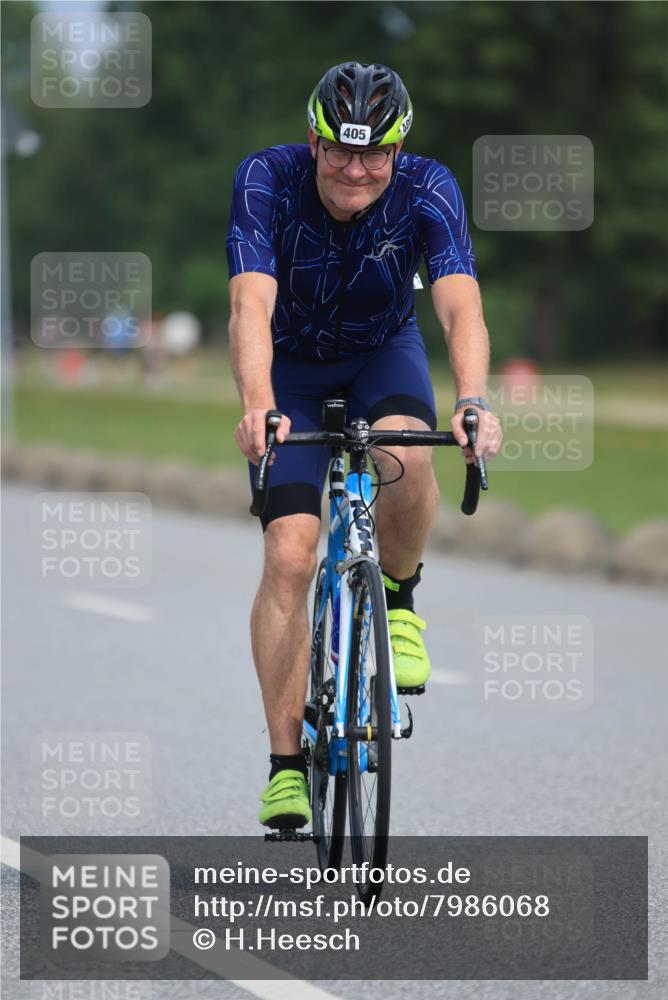 15.06.2025 - 27. Vierlanden-Triathlon H.Heesch http://msf.ph/oto/7986068 15.06.2025 11:07:11 Radfahren 11, 405, 636 meine-sportfotos.de