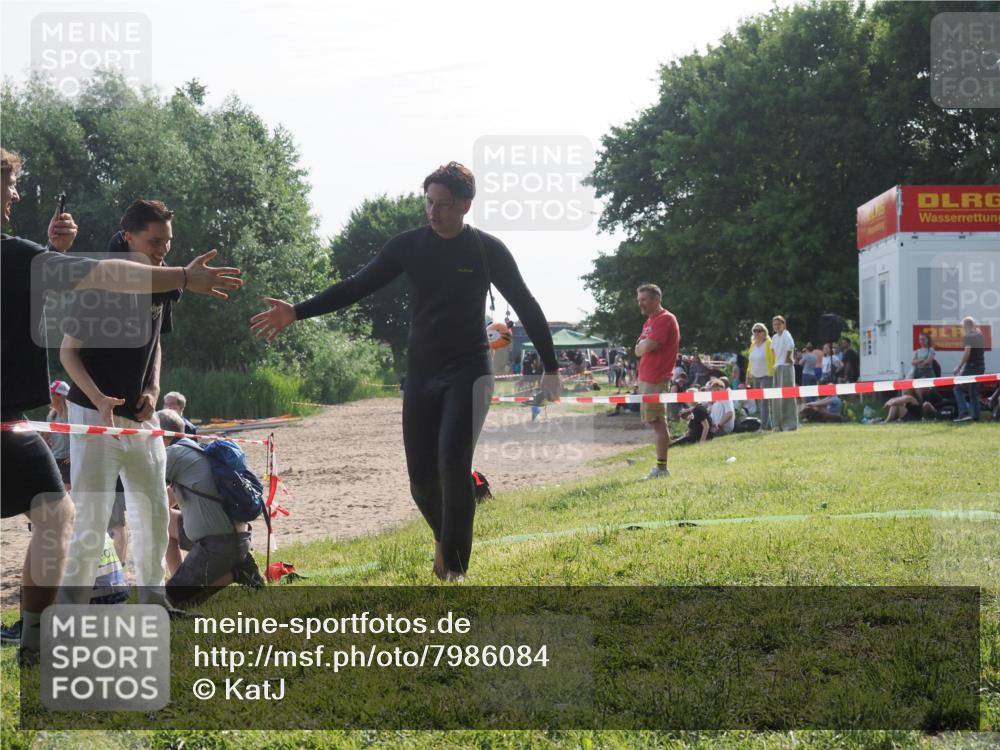 15.06.2025 - 27. Vierlanden-Triathlon KatJ http://msf.ph/oto/7986084 15.06.2025 09:00:46 Schwimmen 58 meine-sportfotos.de