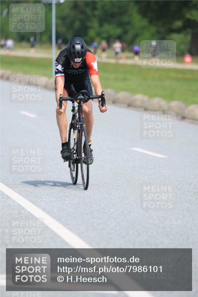 21.06.2025 - 27. Vierlanden-Triathlon H.Heesch http://msf.ph/oto/7986101 15.06.2025 11:33:27 Radfahren 157, 732 meine-sportfotos.de