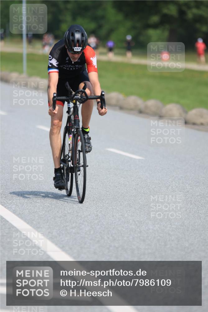 21.06.2025 - 27. Vierlanden-Triathlon H.Heesch http://msf.ph/oto/7986109 15.06.2025 11:33:28 Radfahren 157, 229, 732 meine-sportfotos.de