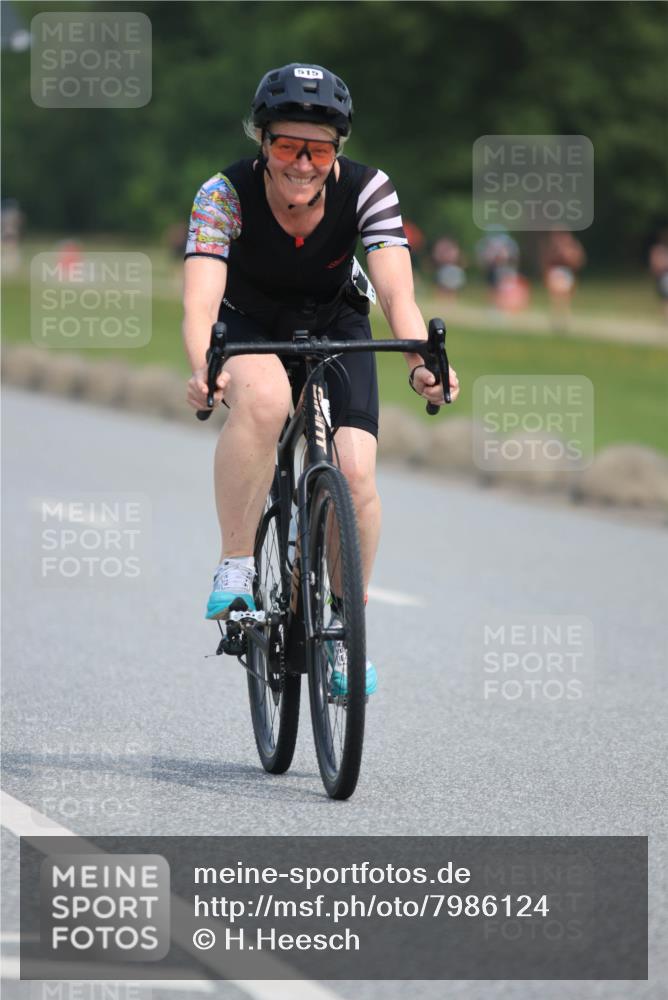 15.06.2025 - 27. Vierlanden-Triathlon H.Heesch http://msf.ph/oto/7986124 15.06.2025 11:07:45 Radfahren 492, 515, 550, 647, 710, 741 meine-sportfotos.de