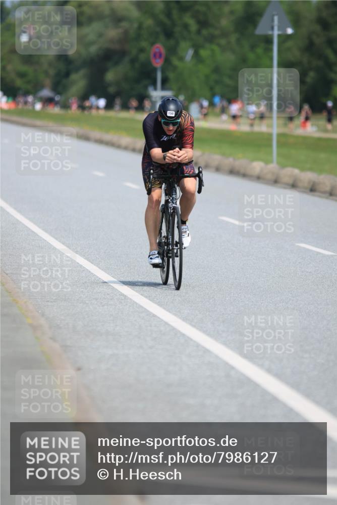 21.06.2025 - 27. Vierlanden-Triathlon H.Heesch http://msf.ph/oto/7986127 15.06.2025 11:33:40 Radfahren 150, 229, 238, 661 meine-sportfotos.de