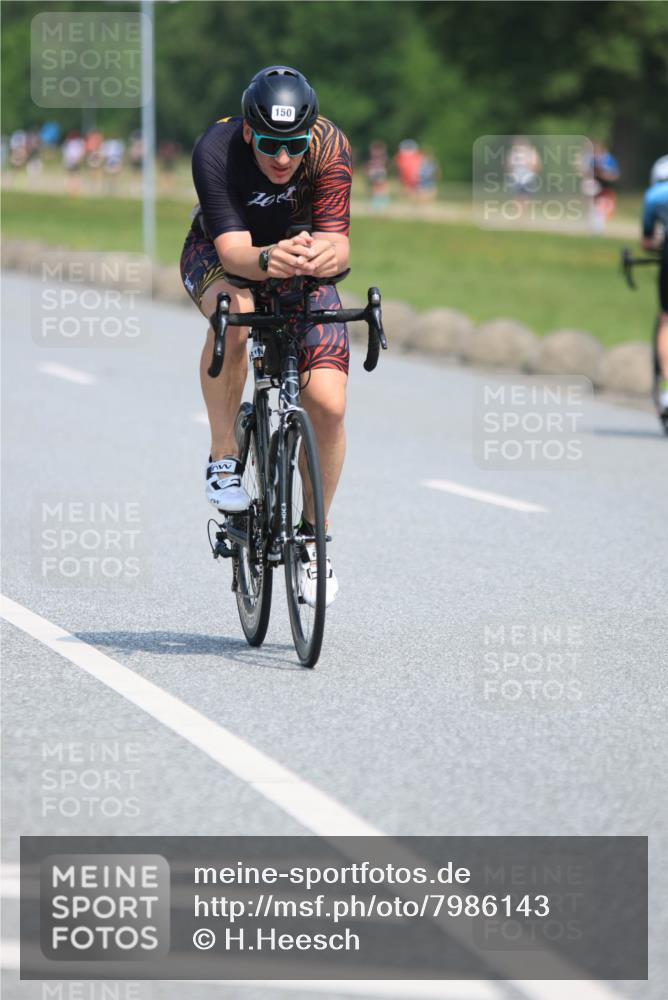 21.06.2025 - 27. Vierlanden-Triathlon H.Heesch http://msf.ph/oto/7986143 15.06.2025 11:33:41 Radfahren 150, 238, 661 meine-sportfotos.de