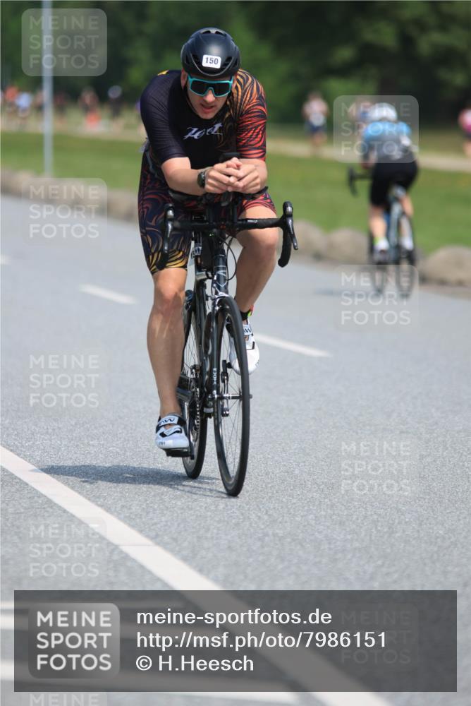 21.06.2025 - 27. Vierlanden-Triathlon H.Heesch http://msf.ph/oto/7986151 15.06.2025 11:33:41 Radfahren 150, 238, 661 meine-sportfotos.de