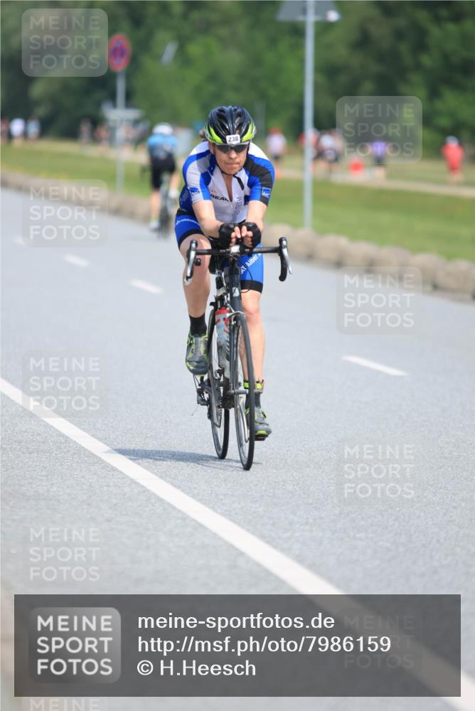 21.06.2025 - 27. Vierlanden-Triathlon H.Heesch http://msf.ph/oto/7986159 15.06.2025 11:33:46 Radfahren 238, 661, 692 meine-sportfotos.de