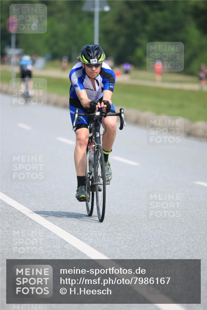21.06.2025 - 27. Vierlanden-Triathlon H.Heesch http://msf.ph/oto/7986167 15.06.2025 11:33:46 Radfahren 238, 661, 692 meine-sportfotos.de