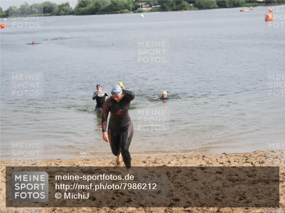 21.06.2025 - 27. Vierlanden-Triathlon MichiJ http://msf.ph/oto/7986212 15.06.2026 09:11:51 Schwimmen 229, 245 meine-sportfotos.de