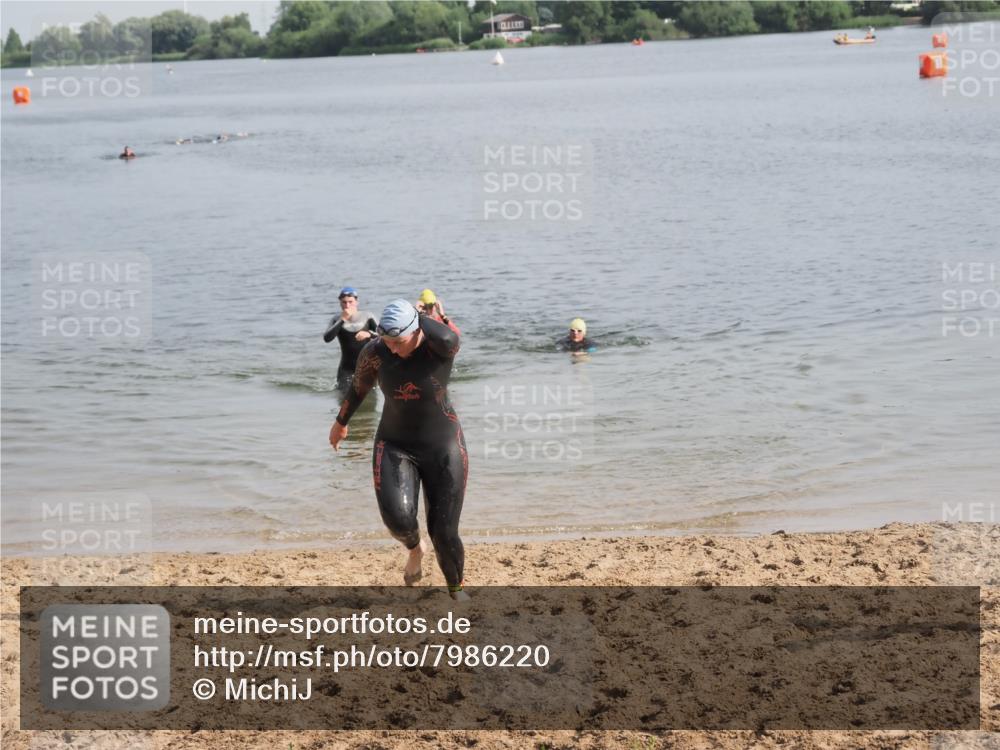 21.06.2025 - 27. Vierlanden-Triathlon MichiJ http://msf.ph/oto/7986220 15.06.2026 09:11:51 Schwimmen 229, 245 meine-sportfotos.de