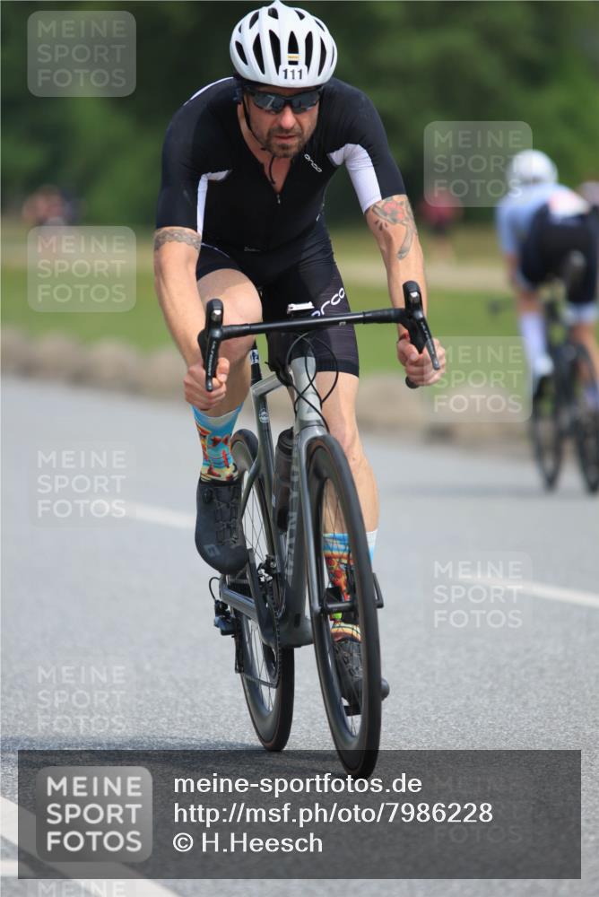 15.06.2025 - 27. Vierlanden-Triathlon H.Heesch http://msf.ph/oto/7986228 15.06.2025 11:08:05 Radfahren 111, 200 meine-sportfotos.de