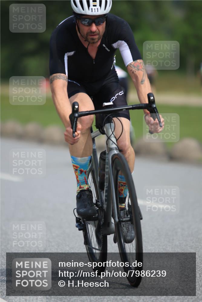 15.06.2025 - 27. Vierlanden-Triathlon H.Heesch http://msf.ph/oto/7986239 15.06.2025 11:08:05 Radfahren 111, 200 meine-sportfotos.de