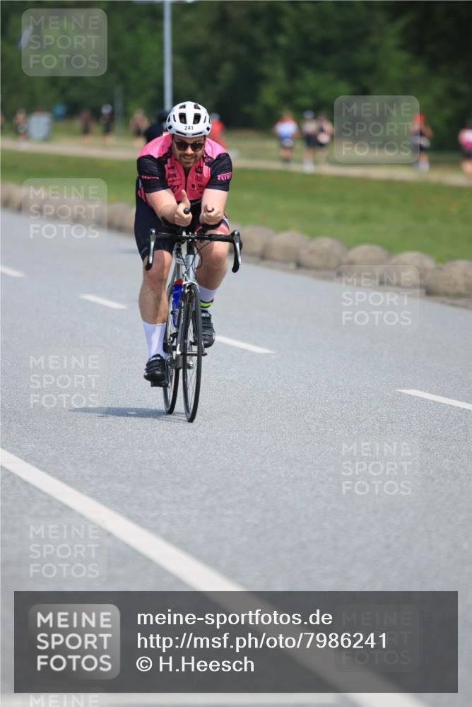 21.06.2025 - 27. Vierlanden-Triathlon H.Heesch http://msf.ph/oto/7986241 15.06.2025 11:33:54 Radfahren 221, 241, 692 meine-sportfotos.de