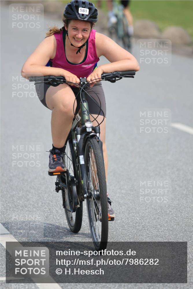 15.06.2025 - 27. Vierlanden-Triathlon H.Heesch http://msf.ph/oto/7986282 15.06.2025 11:08:37 Radfahren 163, 495, 581, 619 meine-sportfotos.de