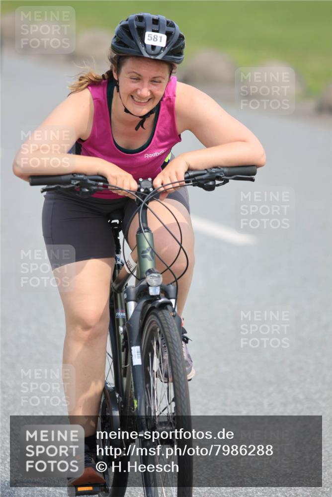15.06.2025 - 27. Vierlanden-Triathlon H.Heesch http://msf.ph/oto/7986288 15.06.2025 11:08:37 Radfahren 163, 495, 581, 619 meine-sportfotos.de