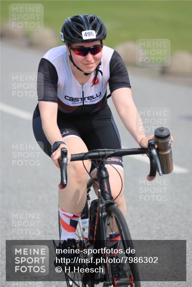 15.06.2025 - 27. Vierlanden-Triathlon H.Heesch http://msf.ph/oto/7986302 15.06.2025 11:08:39 Radfahren 163, 495, 581, 619 meine-sportfotos.de