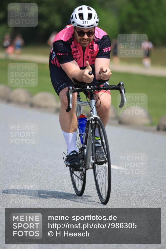 21.06.2025 - 27. Vierlanden-Triathlon H.Heesch http://msf.ph/oto/7986305 15.06.2025 11:33:55 Radfahren 221, 241 meine-sportfotos.de