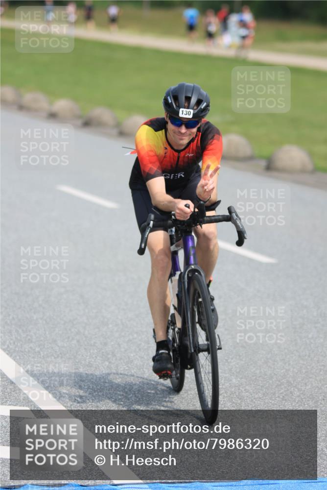 15.06.2025 - 27. Vierlanden-Triathlon H.Heesch http://msf.ph/oto/7986320 15.06.2025 11:10:10 Radfahren 130, 210, 649, 822, 851 meine-sportfotos.de