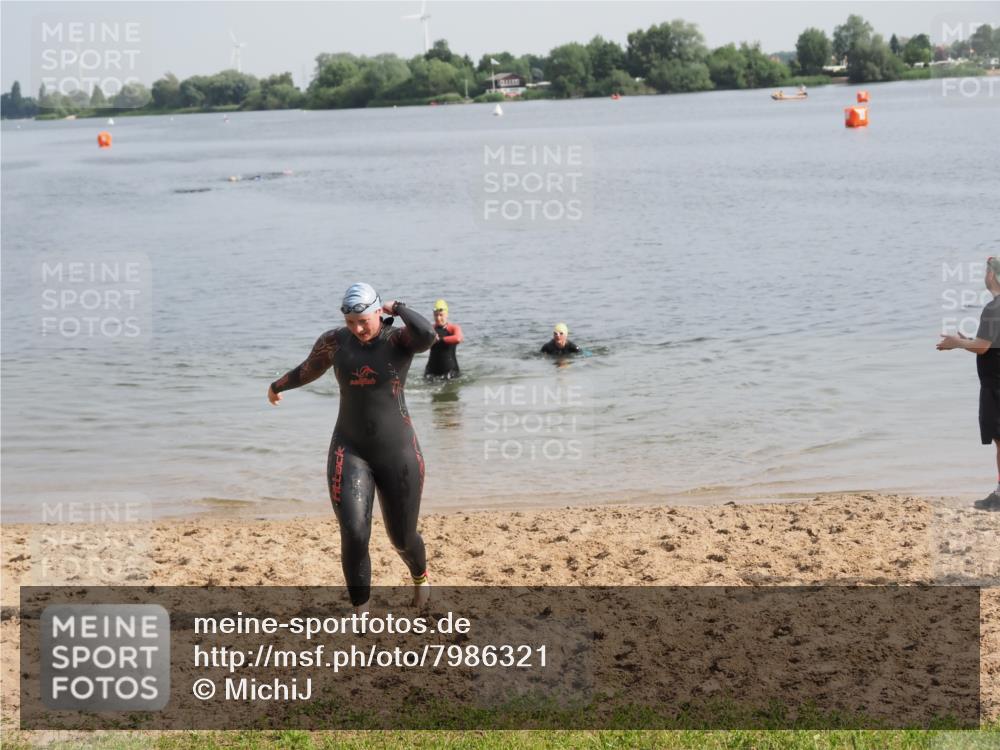 21.06.2025 - 27. Vierlanden-Triathlon MichiJ http://msf.ph/oto/7986321 15.06.2026 09:11:52 Schwimmen 229, 245 meine-sportfotos.de