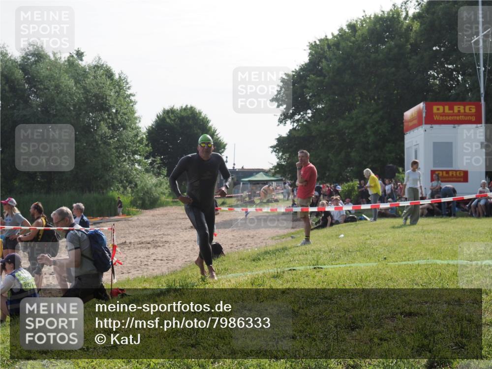 15.06.2025 - 27. Vierlanden-Triathlon KatJ http://msf.ph/oto/7986333 15.06.2025 09:01:01 Schwimmen 217 meine-sportfotos.de