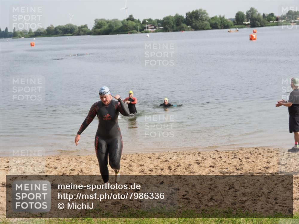 21.06.2025 - 27. Vierlanden-Triathlon MichiJ http://msf.ph/oto/7986336 15.06.2026 09:11:52 Schwimmen 229, 245 meine-sportfotos.de