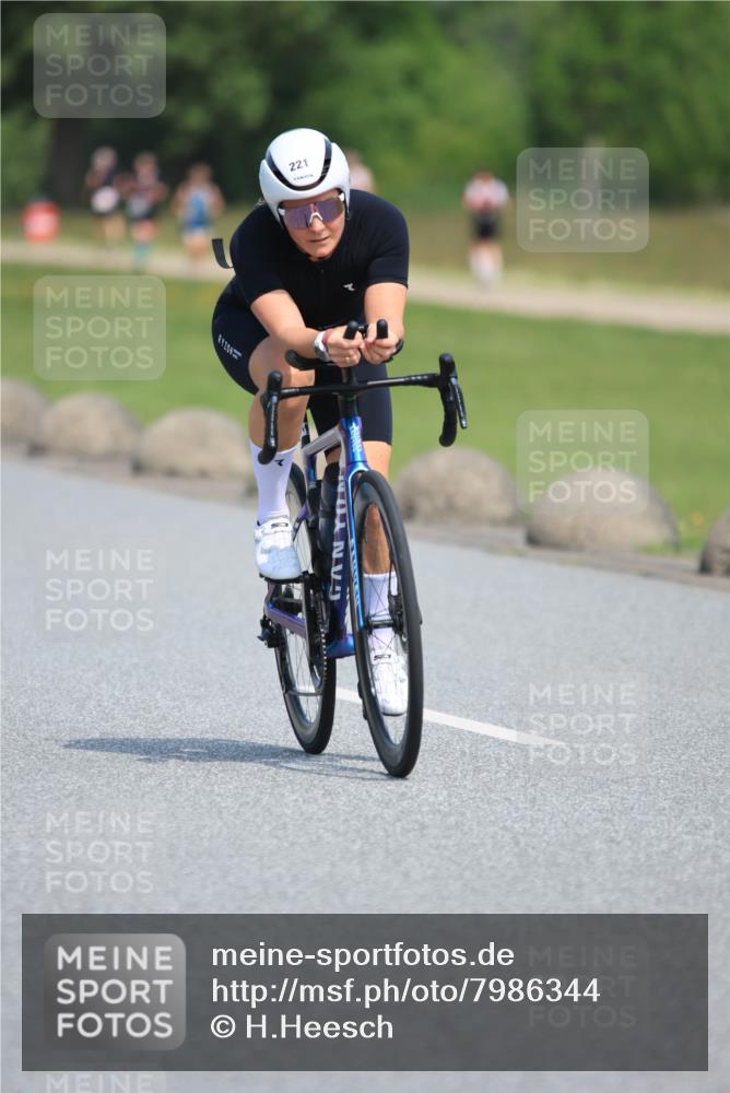 21.06.2025 - 27. Vierlanden-Triathlon H.Heesch http://msf.ph/oto/7986344 15.06.2025 11:34:00 Radfahren 221, 654 meine-sportfotos.de