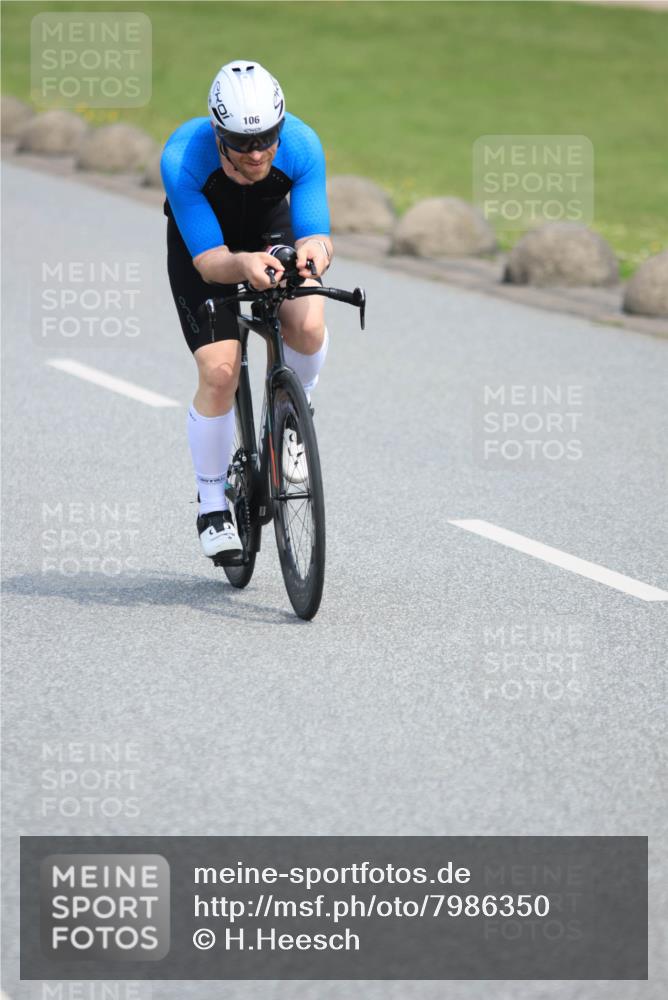 15.06.2025 - 27. Vierlanden-Triathlon H.Heesch http://msf.ph/oto/7986350 15.06.2025 11:11:12 Radfahren 77, 106, 714 meine-sportfotos.de