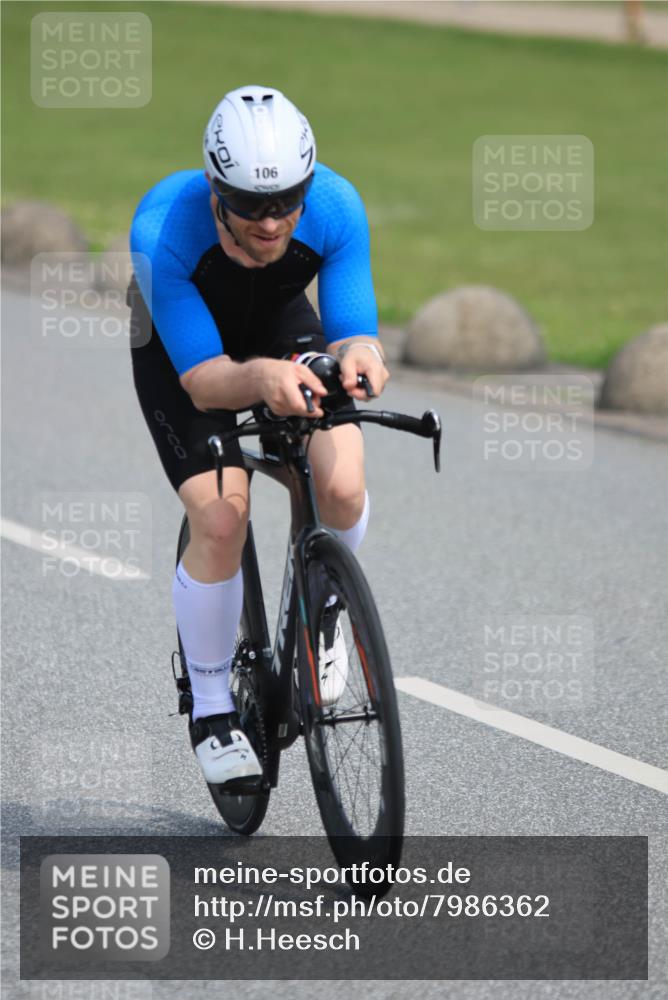 15.06.2025 - 27. Vierlanden-Triathlon H.Heesch http://msf.ph/oto/7986362 15.06.2025 11:11:12 Radfahren 77, 106, 714 meine-sportfotos.de