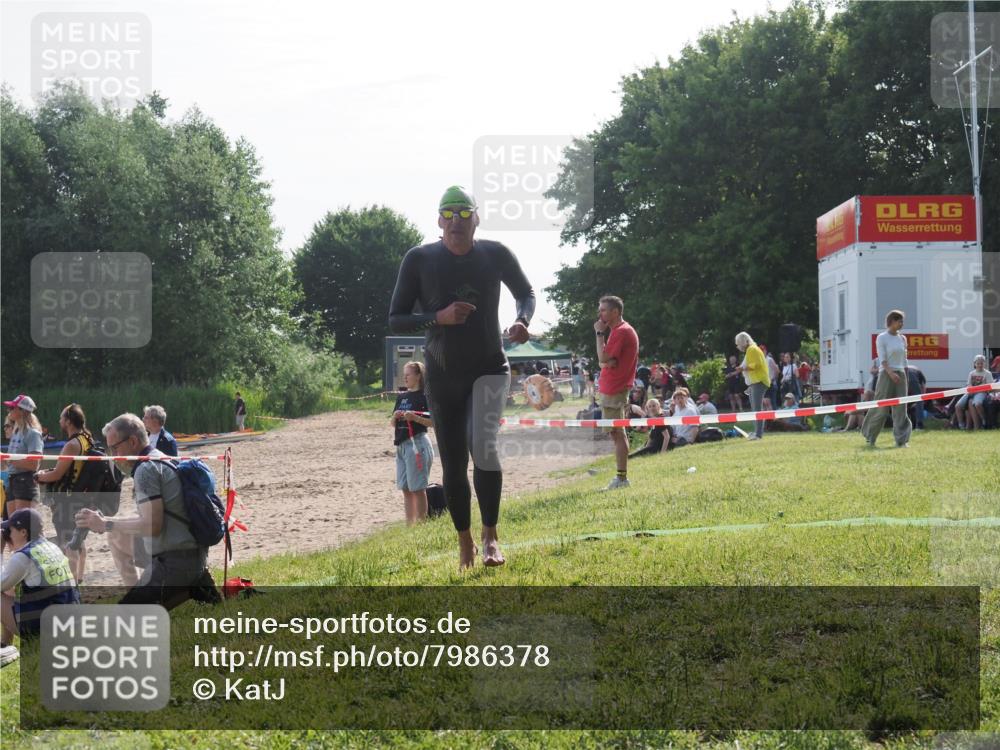 15.06.2025 - 27. Vierlanden-Triathlon KatJ http://msf.ph/oto/7986378 15.06.2025 09:01:02 Schwimmen 217 meine-sportfotos.de