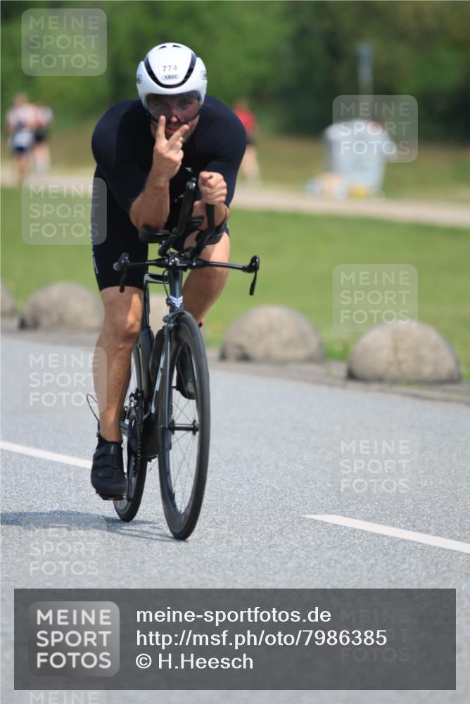 21.06.2025 - 27. Vierlanden-Triathlon H.Heesch http://msf.ph/oto/7986385 15.06.2025 11:34:02 Radfahren 221, 654, 711 meine-sportfotos.de