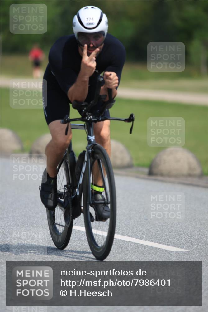 21.06.2025 - 27. Vierlanden-Triathlon H.Heesch http://msf.ph/oto/7986401 15.06.2025 11:34:02 Radfahren 221, 654, 711 meine-sportfotos.de