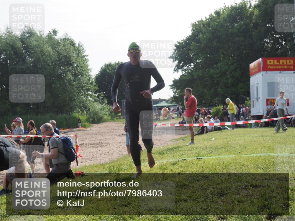15.06.2025 - 27. Vierlanden-Triathlon KatJ http://msf.ph/oto/7986403 15.06.2025 09:01:03 Schwimmen 217 meine-sportfotos.de