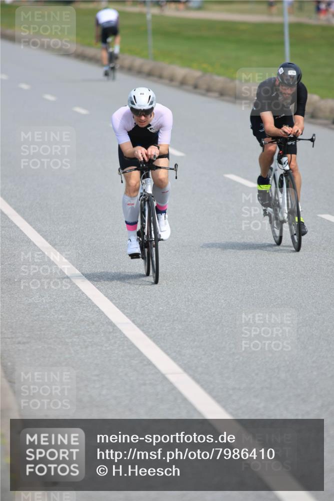 15.06.2025 - 27. Vierlanden-Triathlon H.Heesch http://msf.ph/oto/7986410 15.06.2025 11:11:25 Radfahren 59, 67, 88, 116, 127, 646 meine-sportfotos.de