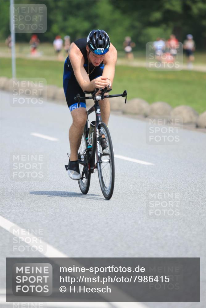 21.06.2025 - 27. Vierlanden-Triathlon H.Heesch http://msf.ph/oto/7986415 15.06.2025 11:34:07 Radfahren 654, 685, 711 meine-sportfotos.de