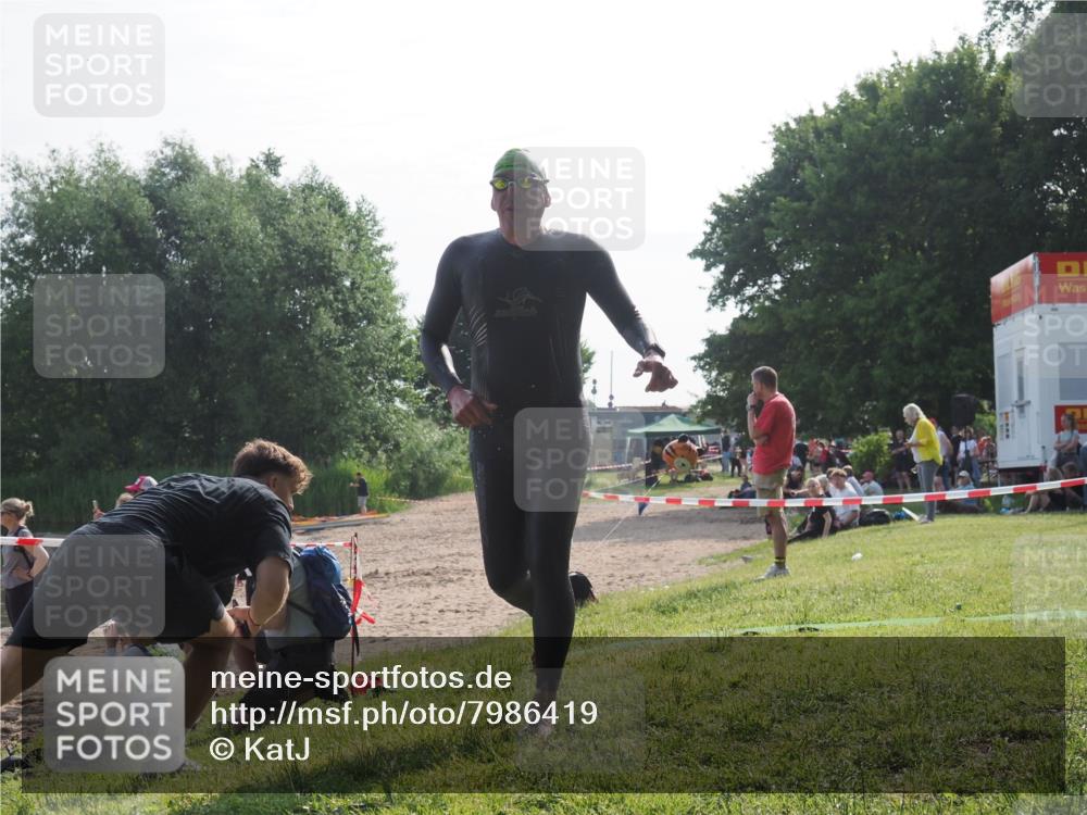 15.06.2025 - 27. Vierlanden-Triathlon KatJ http://msf.ph/oto/7986419 15.06.2025 09:01:03 Schwimmen 217 meine-sportfotos.de