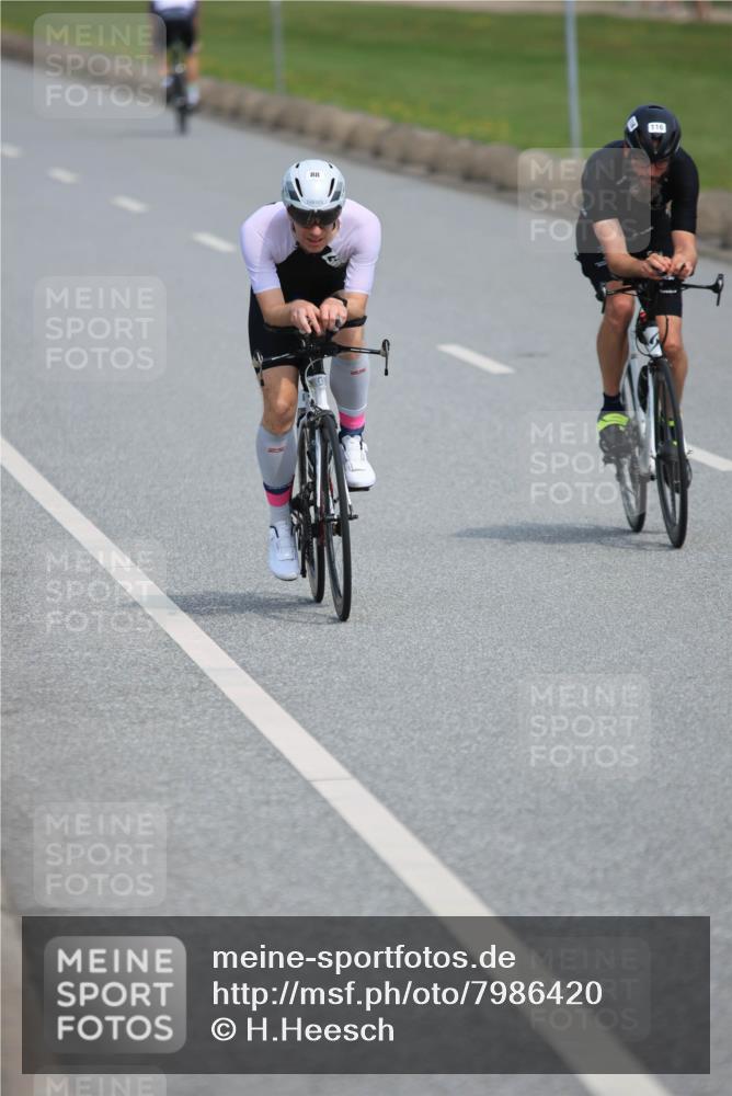 15.06.2025 - 27. Vierlanden-Triathlon H.Heesch http://msf.ph/oto/7986420 15.06.2025 11:11:25 Radfahren 59, 67, 88, 116, 127, 646 meine-sportfotos.de