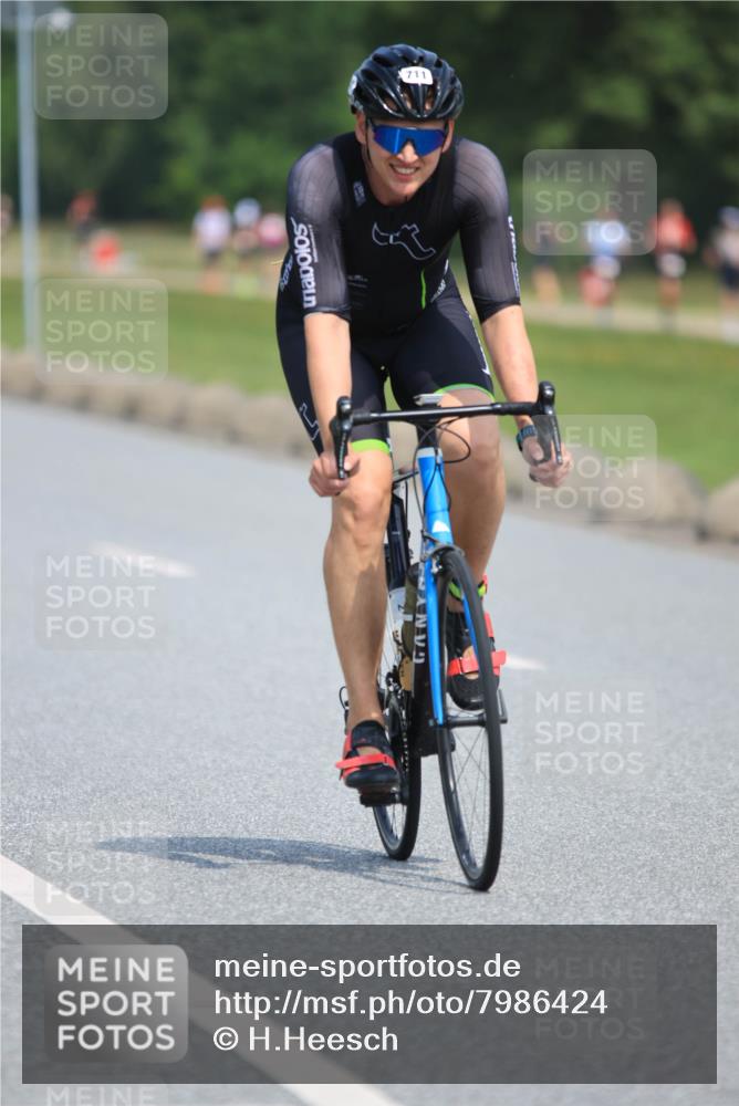 21.06.2025 - 27. Vierlanden-Triathlon H.Heesch http://msf.ph/oto/7986424 15.06.2025 11:34:09 Radfahren 654, 685, 711 meine-sportfotos.de