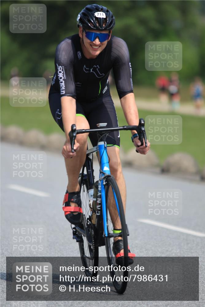 21.06.2025 - 27. Vierlanden-Triathlon H.Heesch http://msf.ph/oto/7986431 15.06.2025 11:34:09 Radfahren 654, 685, 711 meine-sportfotos.de