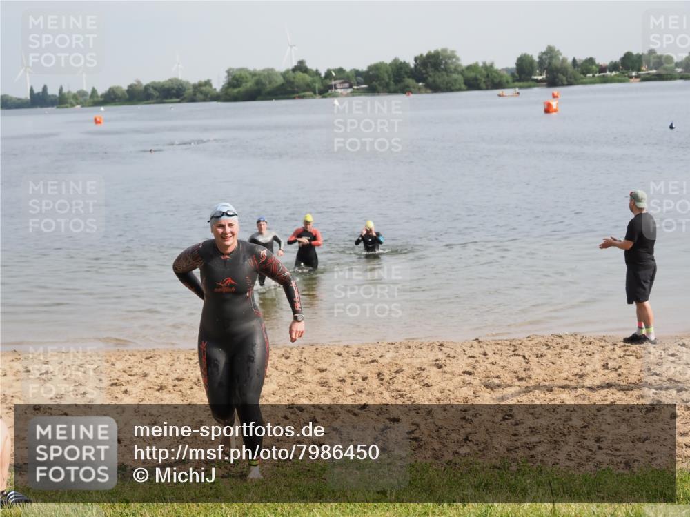 21.06.2025 - 27. Vierlanden-Triathlon MichiJ http://msf.ph/oto/7986450 15.06.2026 09:11:53 Schwimmen 229, 245 meine-sportfotos.de