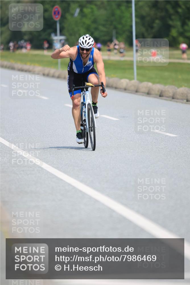 21.06.2025 - 27. Vierlanden-Triathlon H.Heesch http://msf.ph/oto/7986469 15.06.2025 11:34:12 Radfahren 654, 685, 711, 806 meine-sportfotos.de