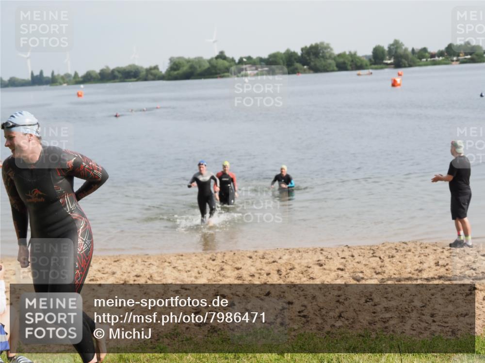 21.06.2025 - 27. Vierlanden-Triathlon MichiJ http://msf.ph/oto/7986471 15.06.2026 09:11:54 Schwimmen 229, 245 meine-sportfotos.de